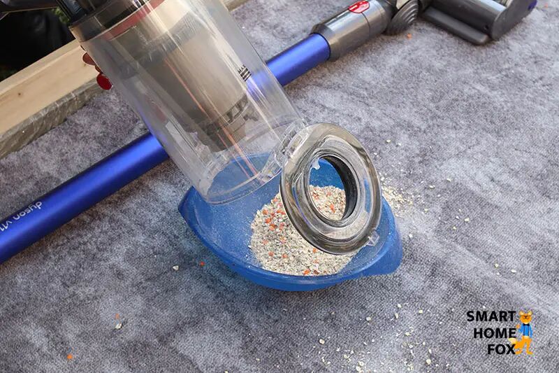 Опорожнение пылесоса Dyson V11
